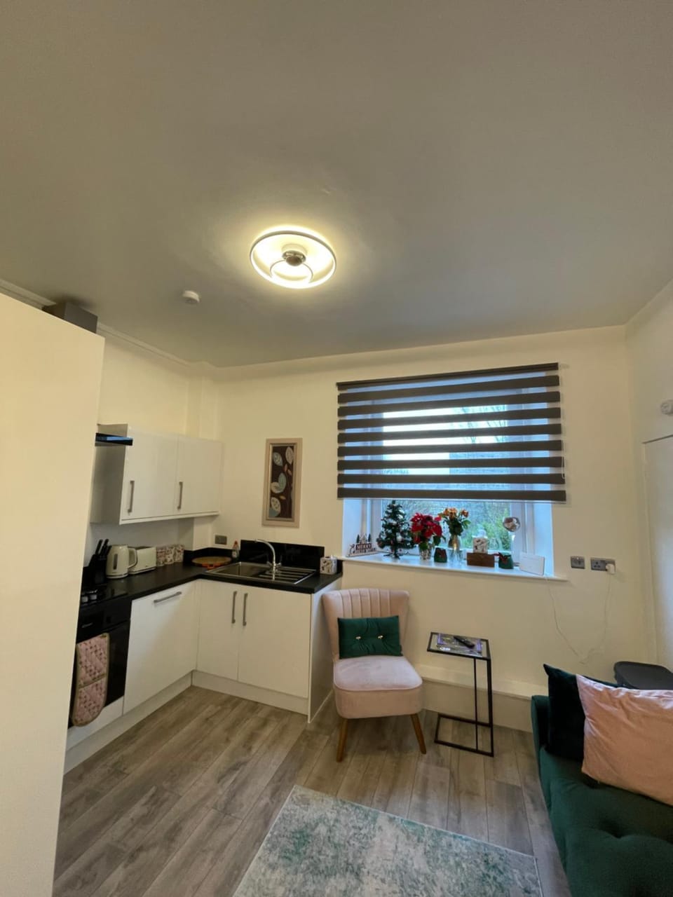 Kitchen or kitchenette, Living room, Seating area