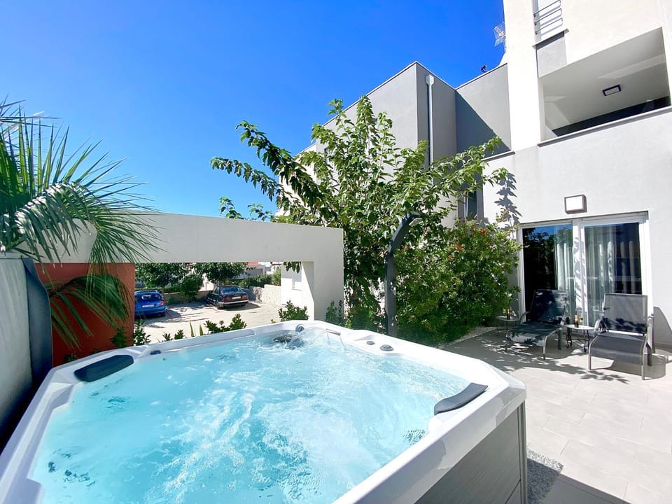 Shower, Day, Hot Tub, Balcony/Terrace, Spa and wellness centre/facilities, Garden view, Pool view, Sea view, sunbed