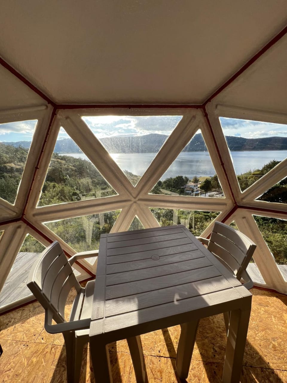 View (from property/room), Dining area, Lake view