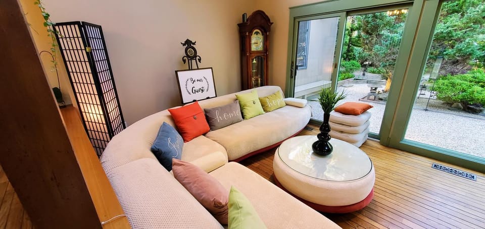 Communal lounge/ TV room, Living room, Decorative detail, Seating area, hair dresser