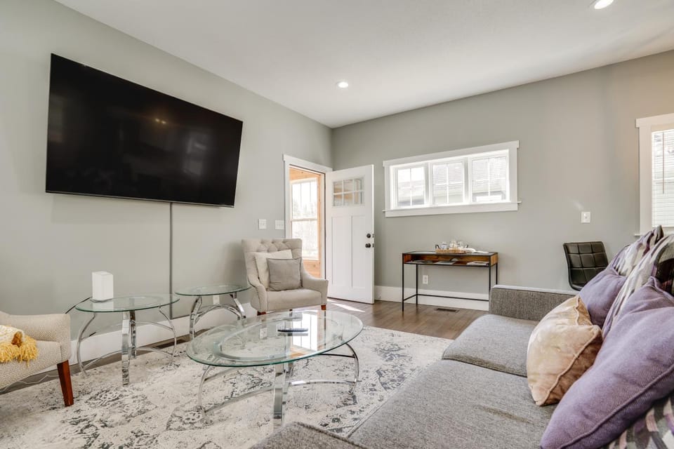 Pet-Friendly Minneapolis Home ~ 6 Mi to Dtwn! House in Minneapolis