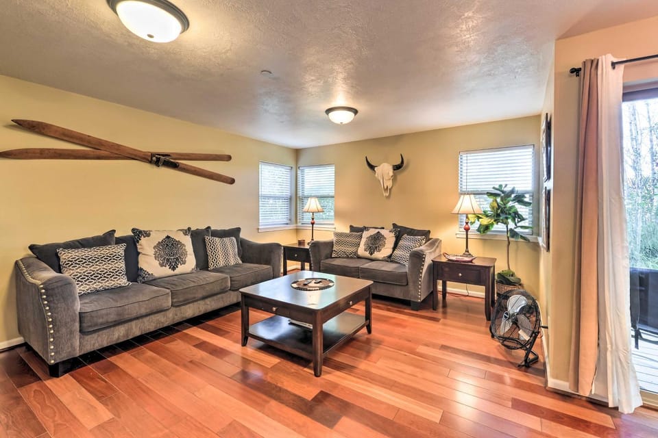 Near Skiing & Hiking: Inviting Retreat in Victor! House in Victor