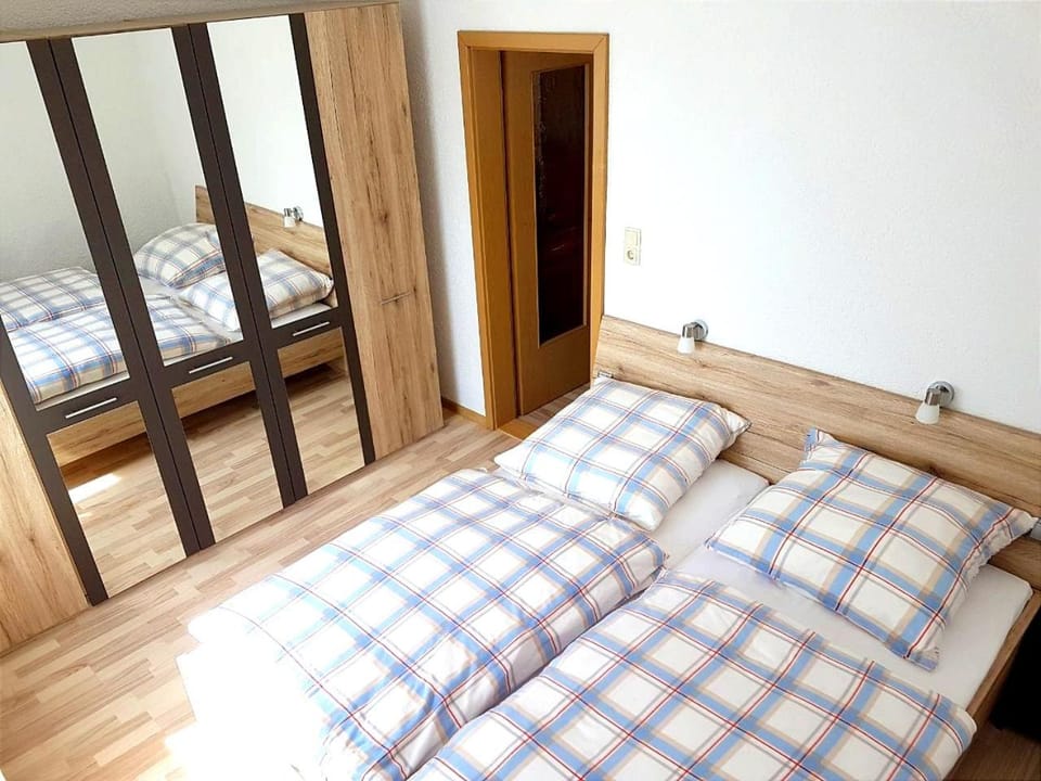 Bed, Bedroom, wardrobe