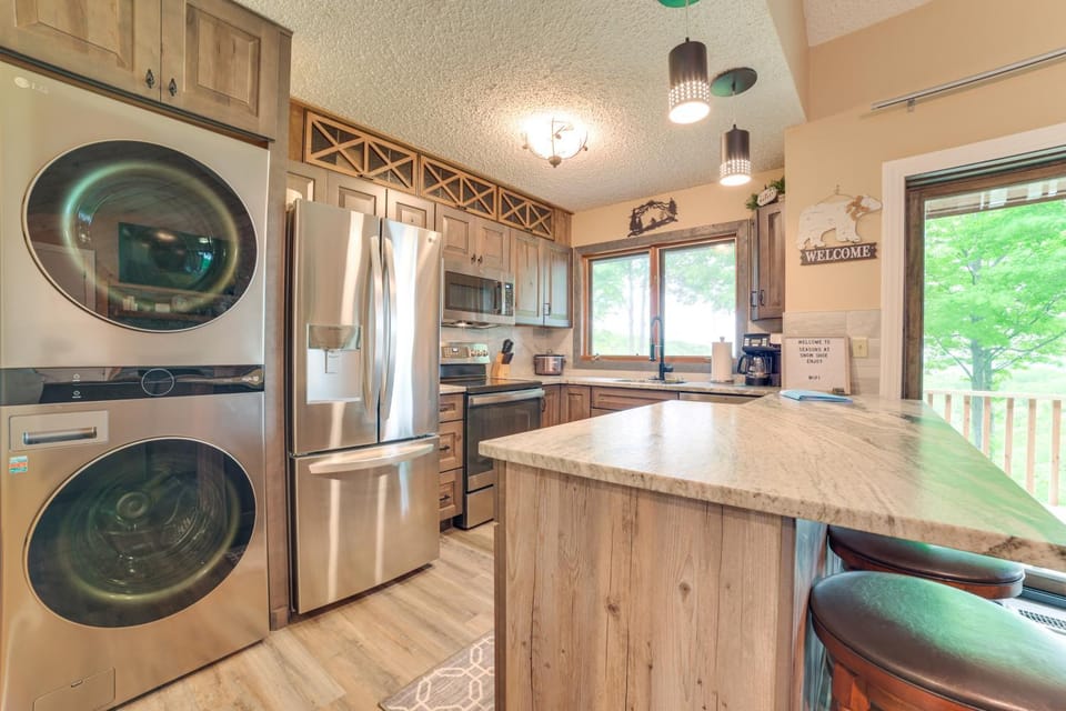 Bellaire Ski Condo: 1 Mi to Summit Mountain! House in Michigan