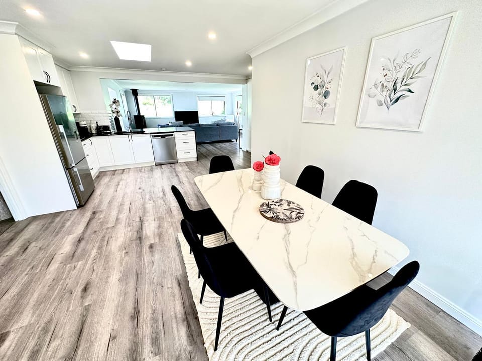 Tranquil Katoomba Retreat Spacious and Well Equipped Escape House in Katoomba