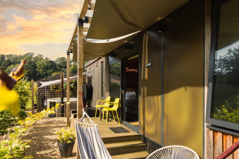 Facade/entrance, Hot Tub, Balcony/Terrace