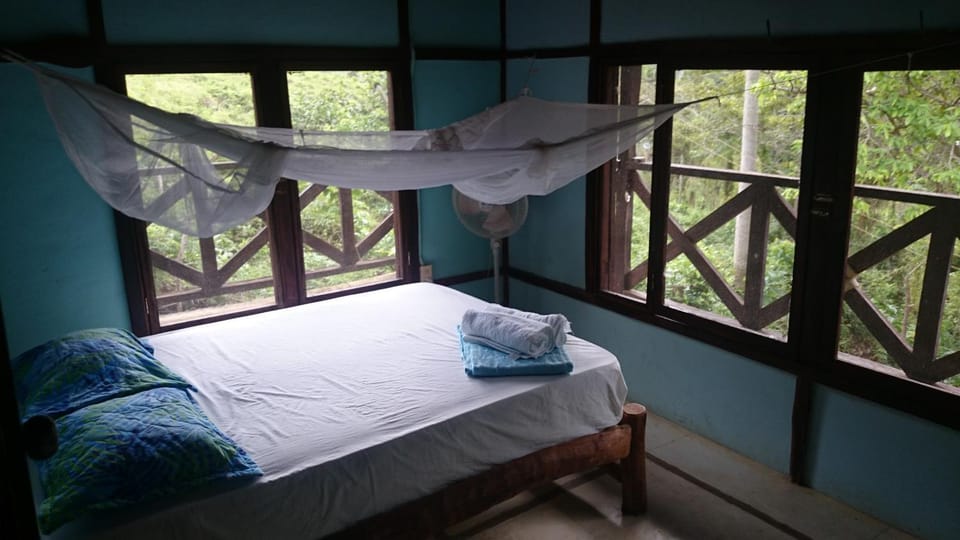 Bed, Bedroom, Garden view