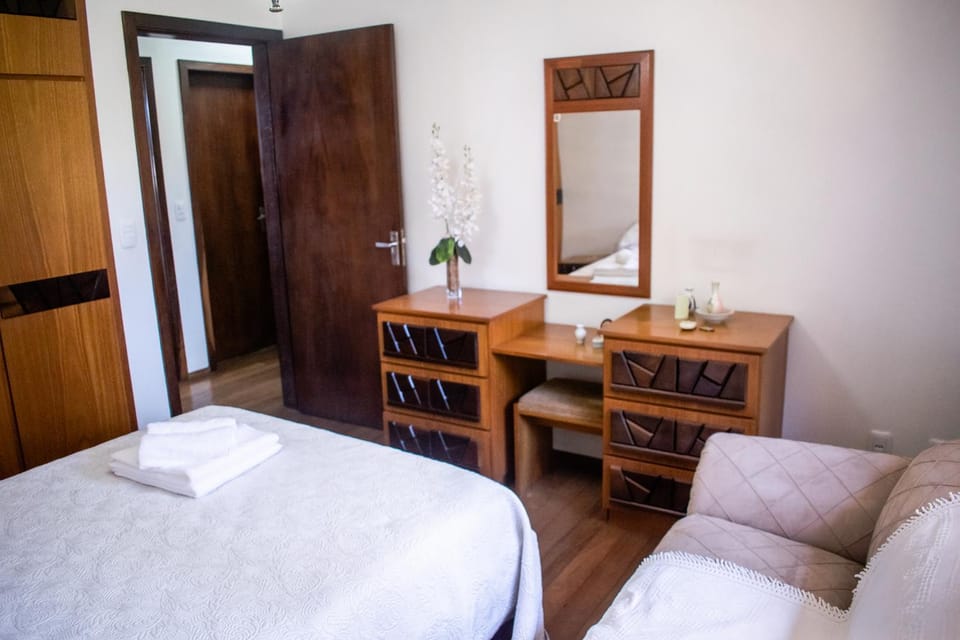 Photo of the whole room, Bedroom