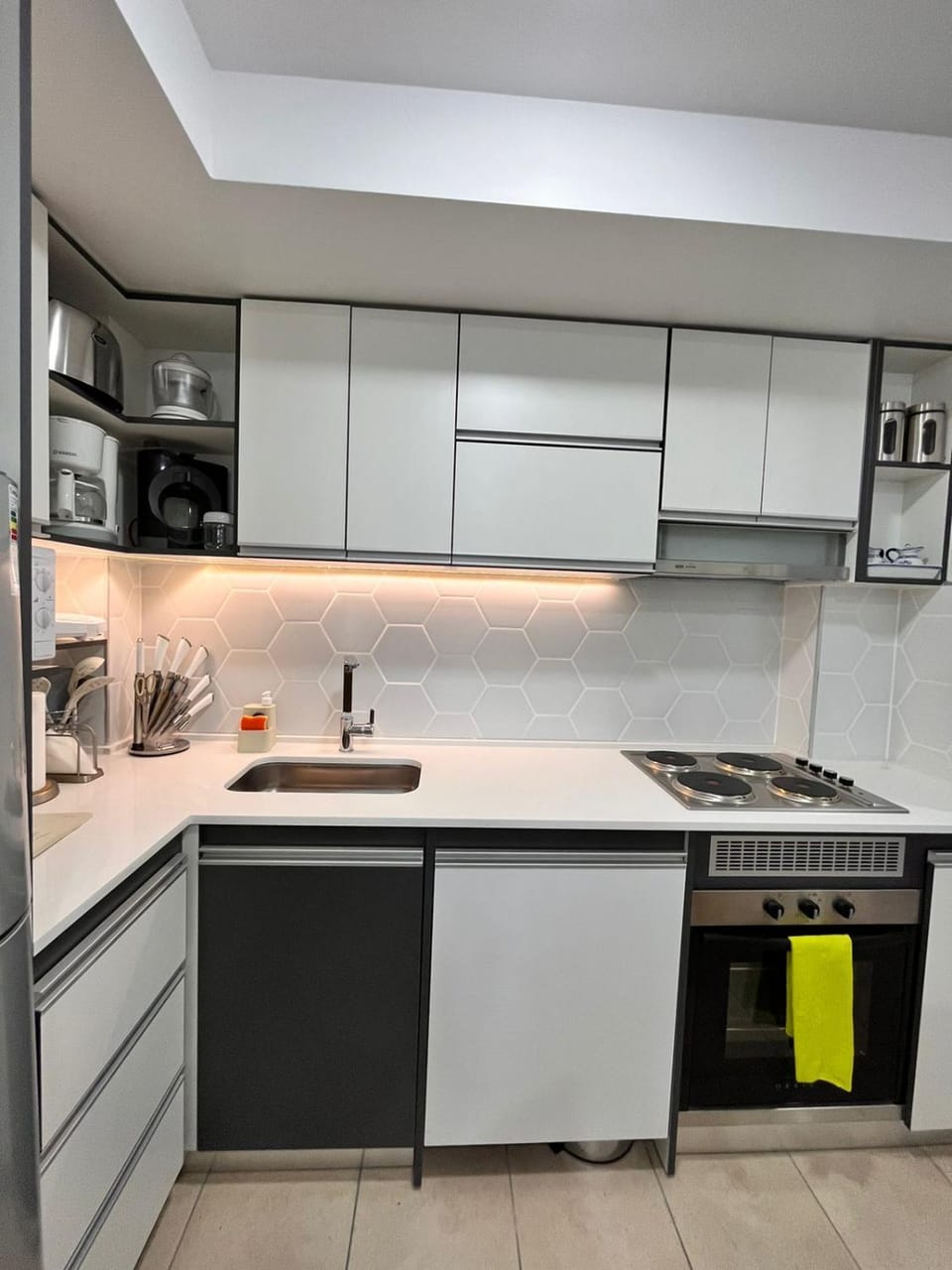 Kitchen or kitchenette, pet friendly, stove