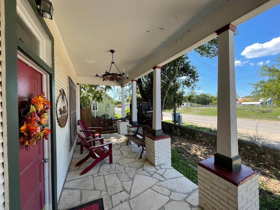 Carriage Inn Bandera Suite 2 Hotel in Lakehills