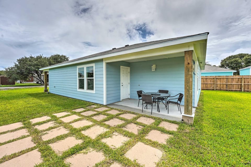 2 Mi to Boating: 'RR Sea House' in Aransas Pass! House in Aransas Pass