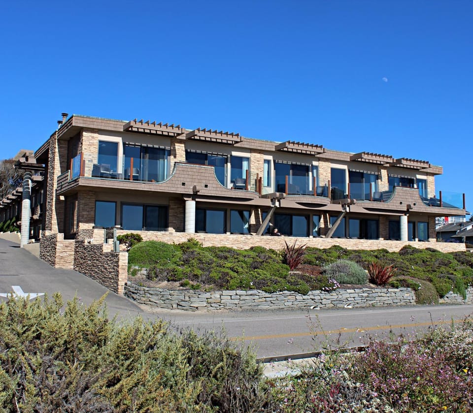 Facade/entrance, Area and facilities