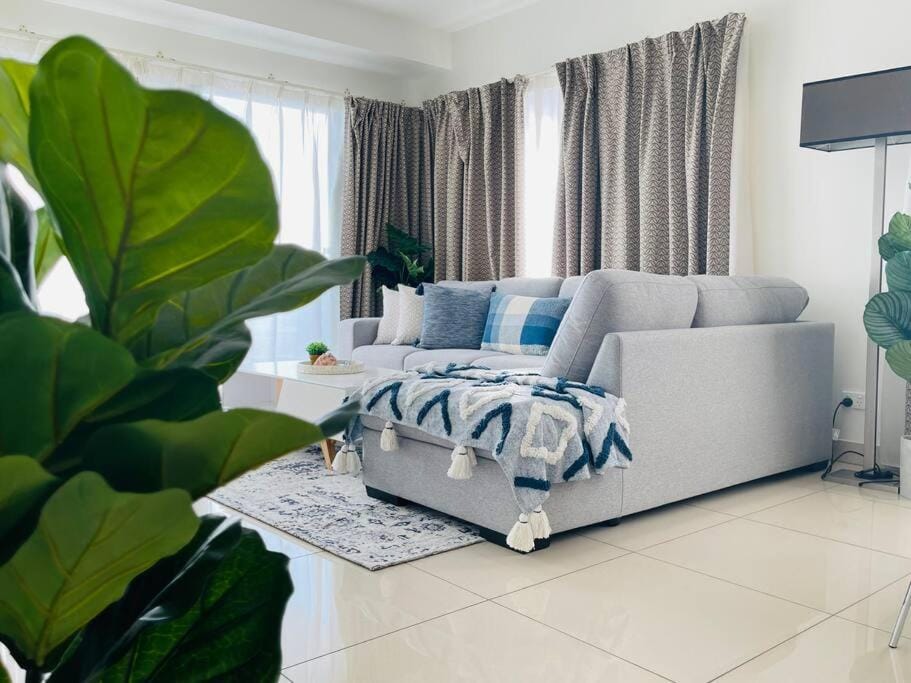 ZEN OCEAN BLISS - Cozy 2-BR/2-BA Sea View Retreat Apartment in Darwin