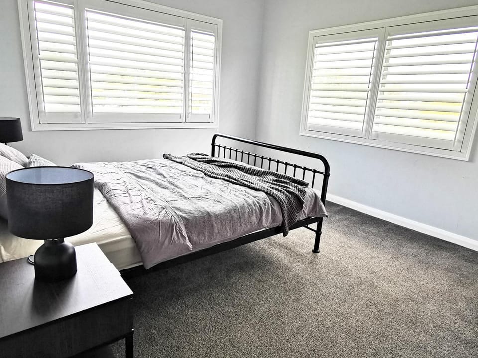 Rare Find! 5-Bedroom Home with Pool and Pool Table House in Muswellbrook