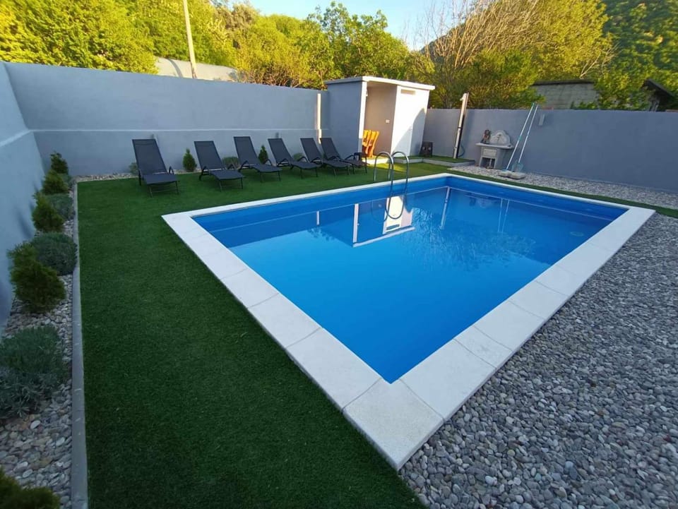 Property building, Swimming pool