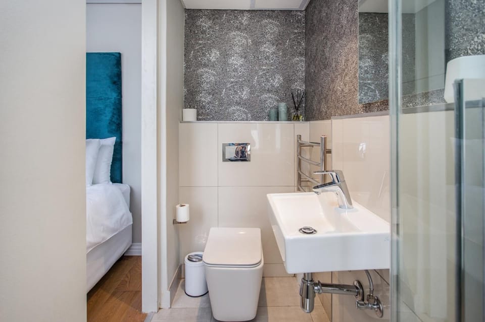 Shower, Toilet, Bathroom, Photo of the whole room