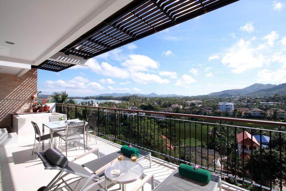 View (from property/room), Balcony/Terrace, Seating area, Dining area