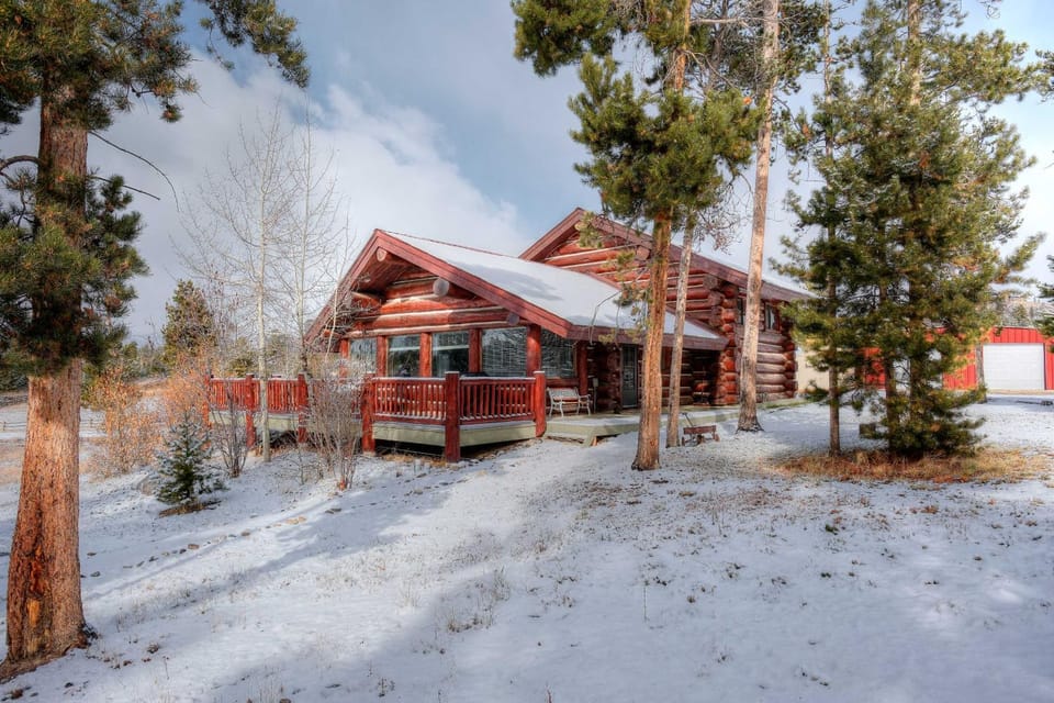 < 1 Mi to Lake Granby: Log Cabin w/ Fire Pit Cabin in Rocky Mountain National Park
