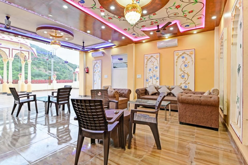 Restaurant/places to eat, Balcony/Terrace