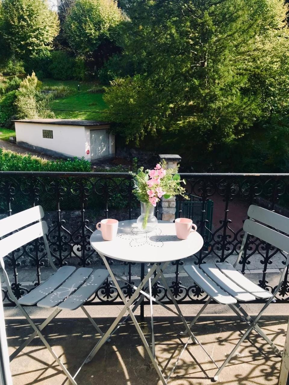 View (from property/room), Balcony/Terrace, Dining area, Garden view
