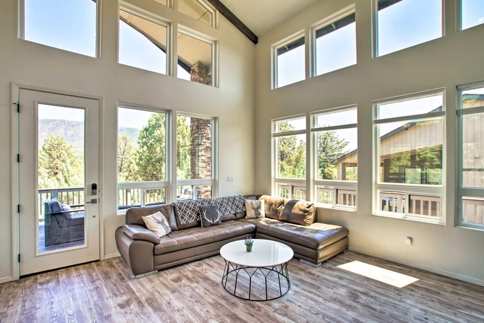 Mountain View Modern Cabin: Luxury Pine Home! Cabin in Pine