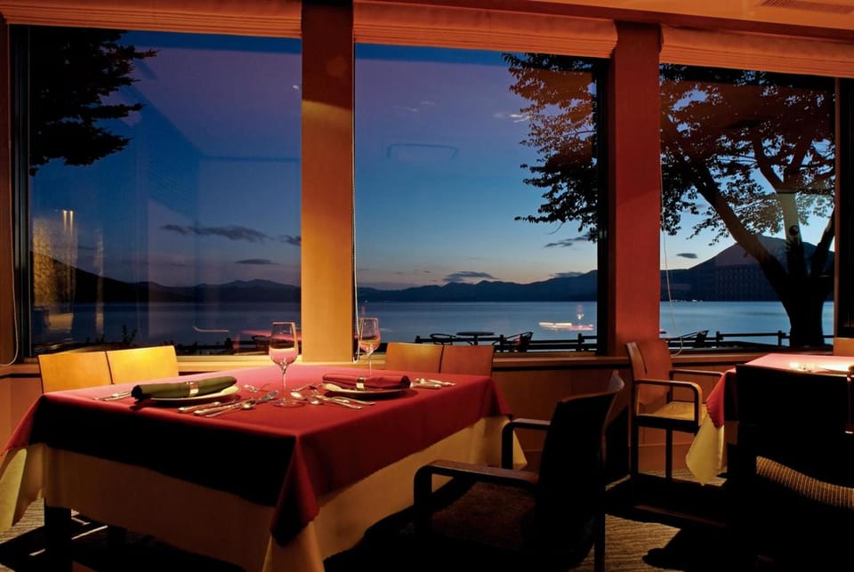 Dining area, Lake view