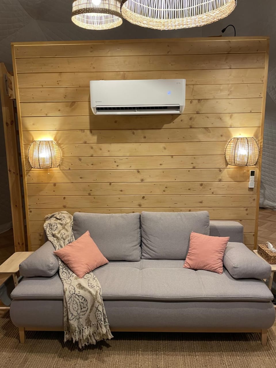 Living room, Seating area, air conditioner