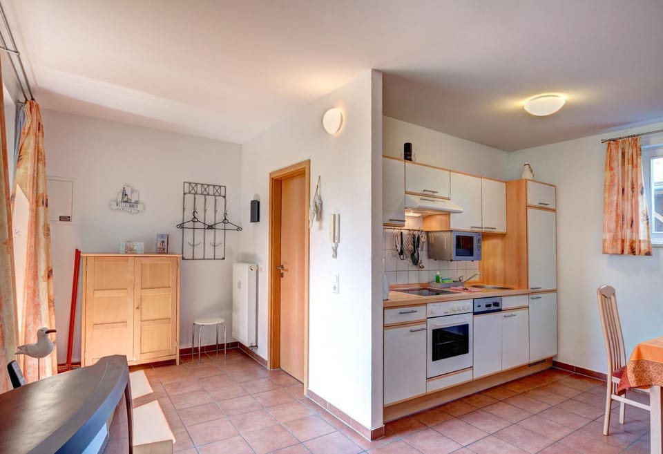 Kitchen or kitchenette, dishwasher, minibar, stove