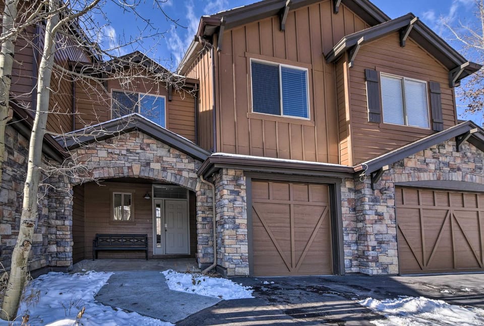 7 Mi to Keystone: Waterfront Home w/ Scenic Views House in Silverthorne