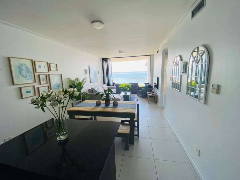 The Waves, 806 Quayside Point Waterfront Apartment in Durban