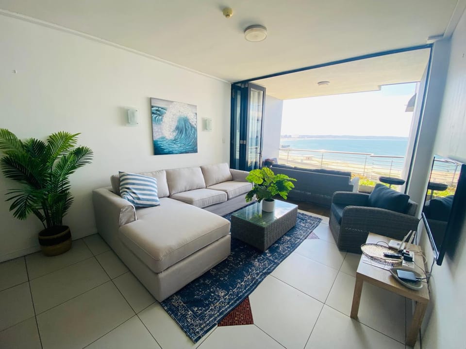 The Waves, 806 Quayside Point Waterfront Apartment in Durban