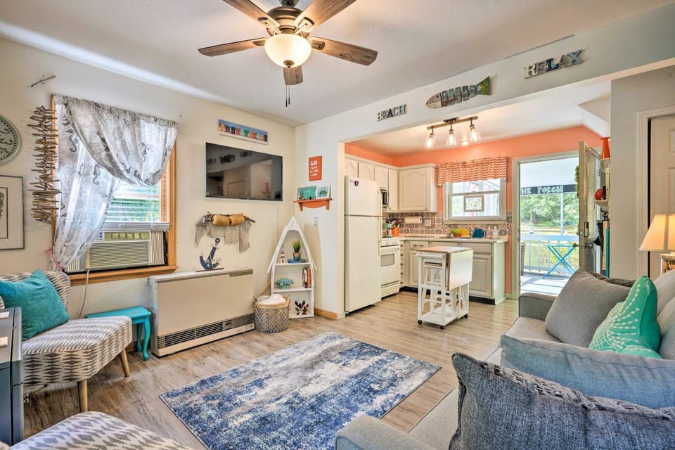 Darling Cottage about 1 Mi to Lake Erie Beach! House in Lake Erie