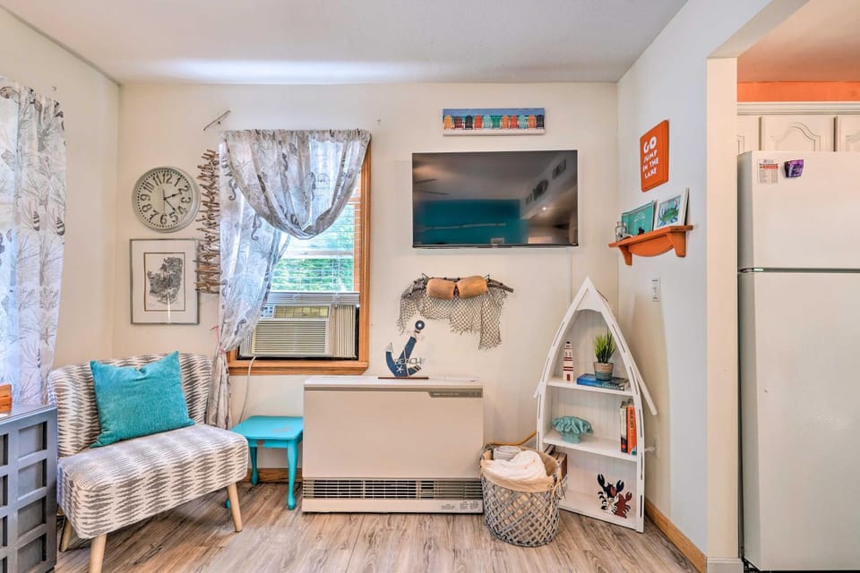 Darling Cottage about 1 Mi to Lake Erie Beach! House in Lake Erie