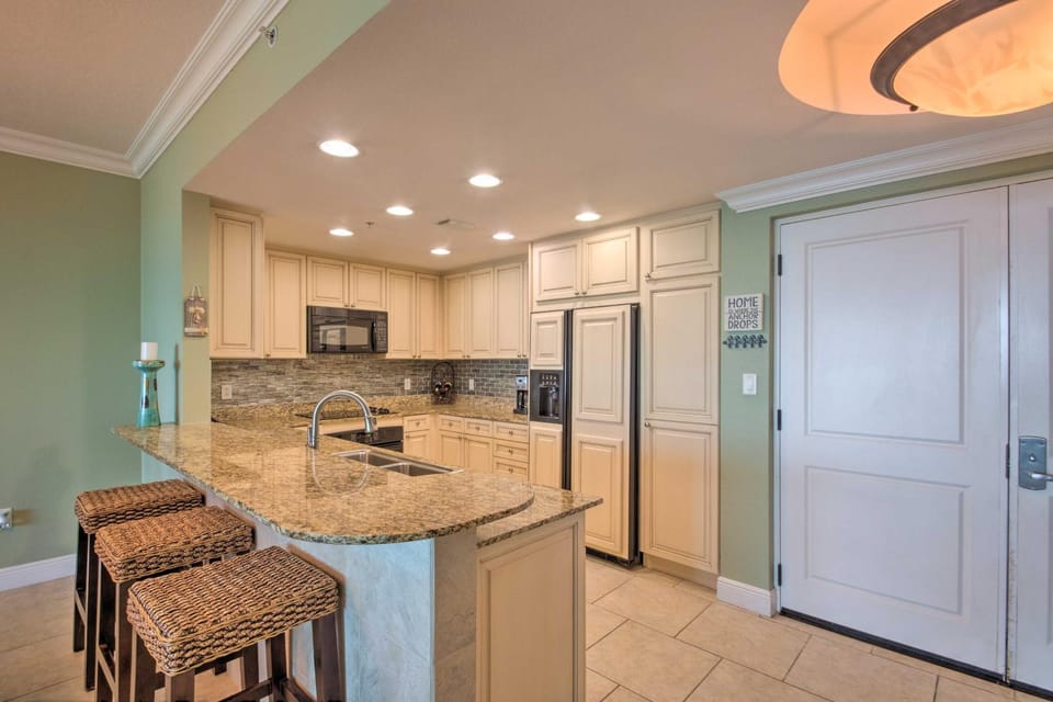 Pensacola Beach Resort Condo with Beach Access! House in Pensacola Beach