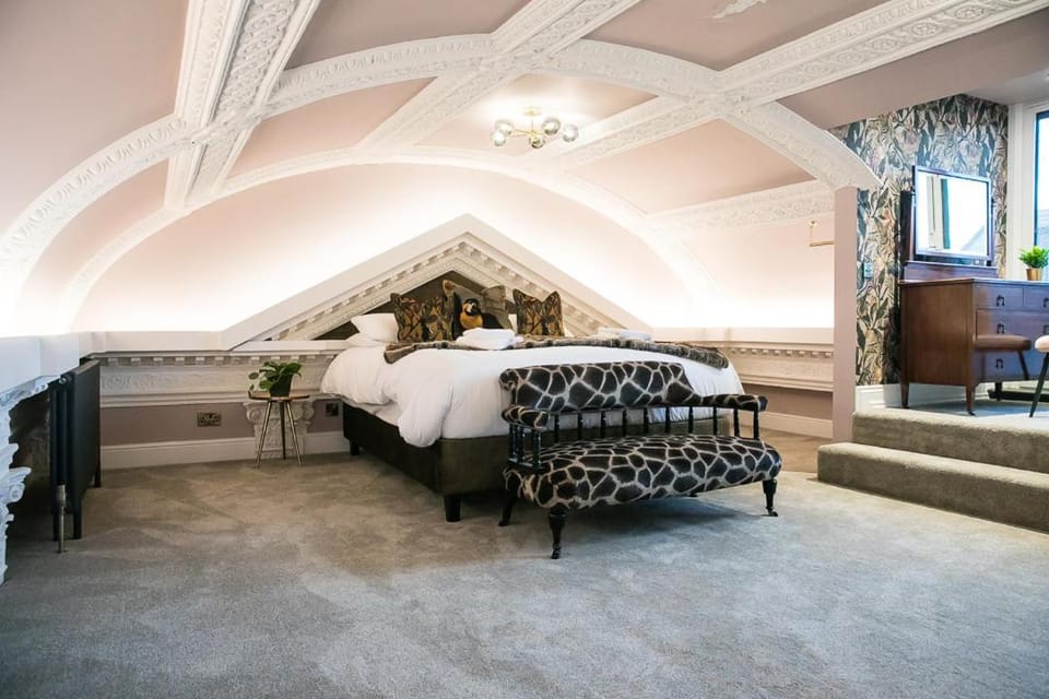 Foxlow Grange by Muse Escapes - Whole House 15 Bed Hotel in High Peak District