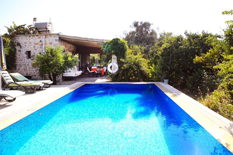 Facade/entrance, Day, Garden, Garden view, Pool view, Swimming pool, Swimming pool, sunbed