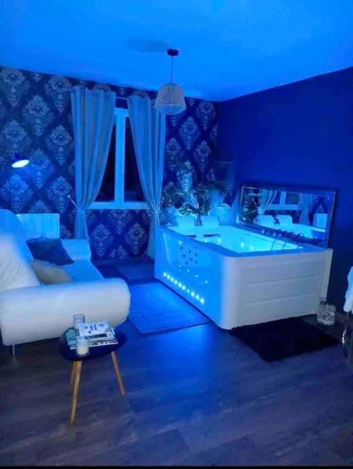 chambre d'hôtes avec Jacuzzi House in Normandy