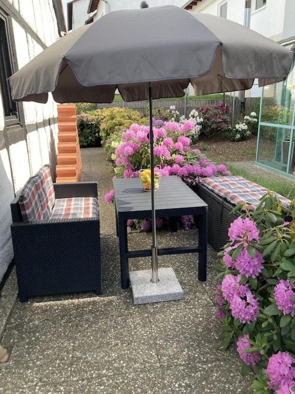Patio, Garden, Seating area, Dining area, Garden view