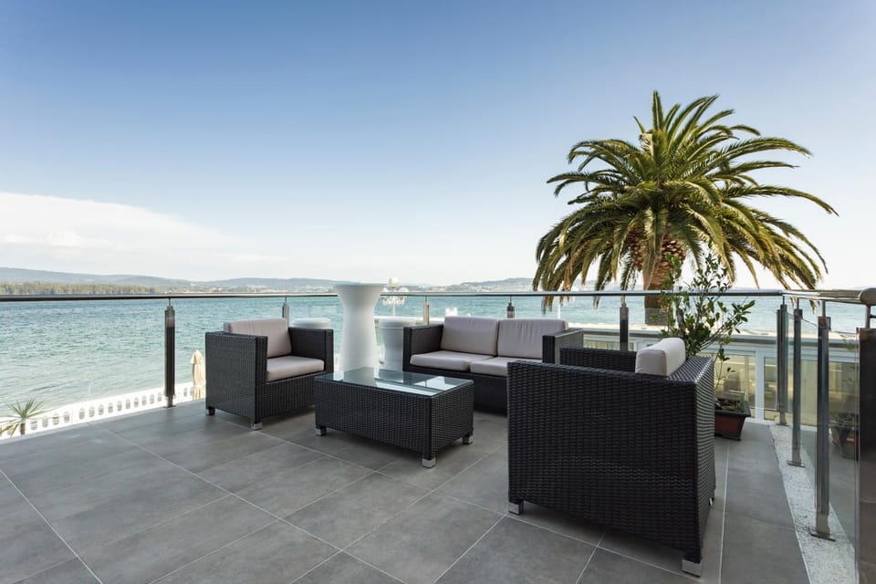 Restaurant/places to eat, Off site, Day, Natural landscape, Summer, Garden, Balcony/Terrace, Banquet/Function facilities, On site, Sea view, Area and facilities
