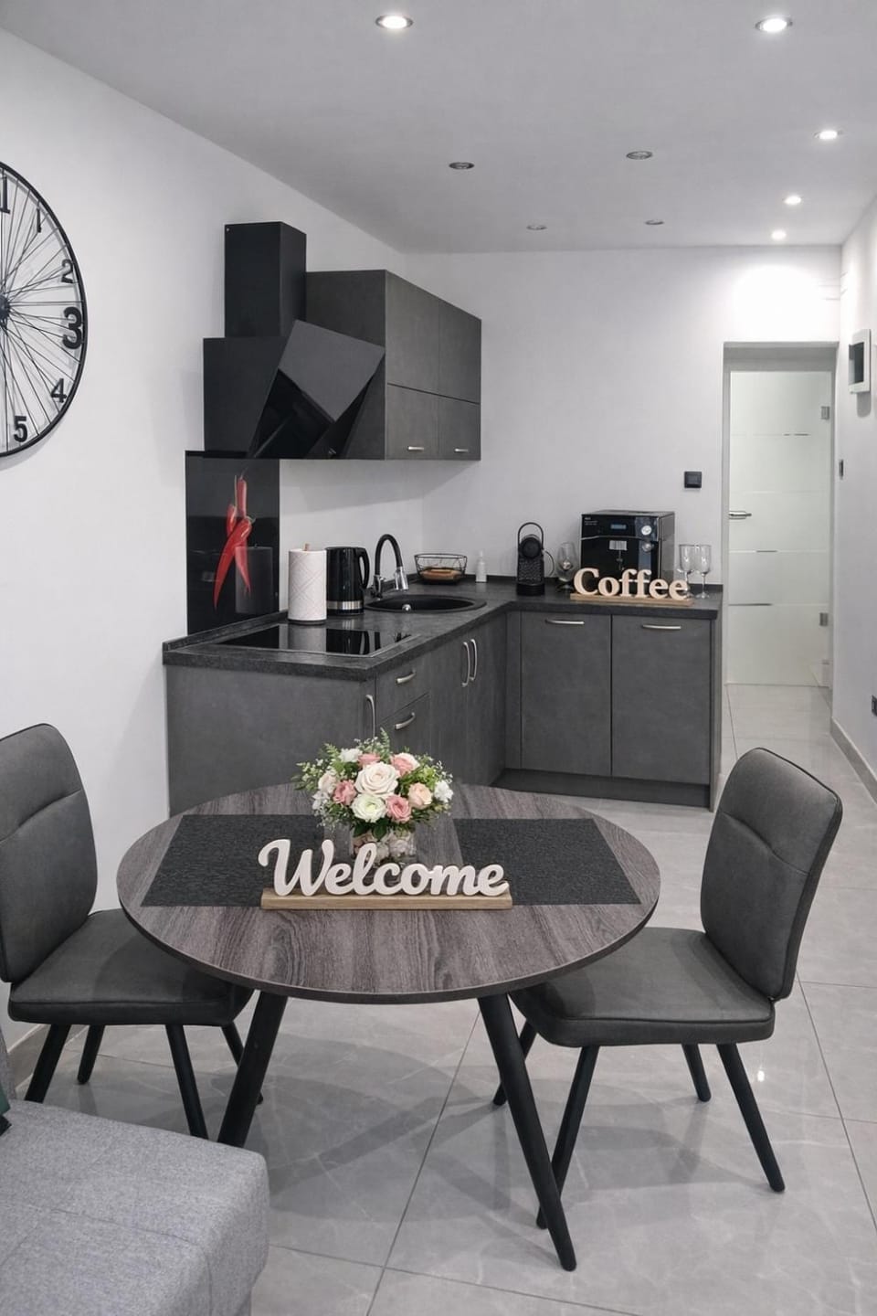 Kitchen or kitchenette, Dining area, stove