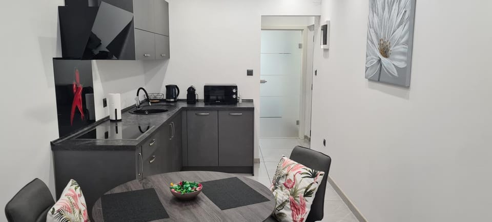 Communal lounge/ TV room, Kitchen or kitchenette