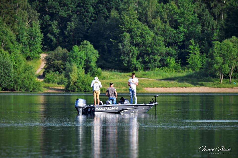 People, Natural landscape, Activities, Fishing, Lake view, River view, group of guests