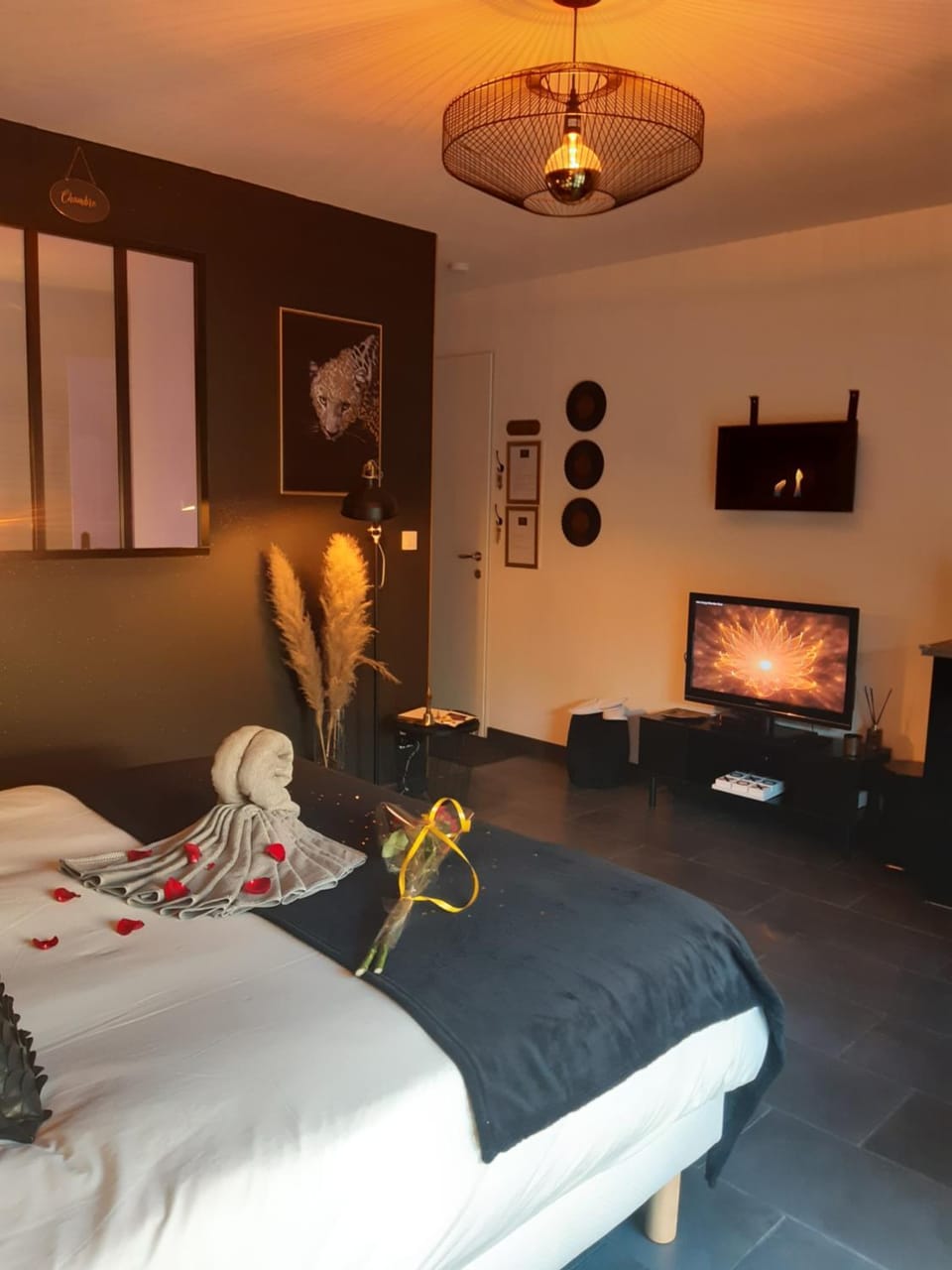 LOVER'S ROOM OR Bed and Breakfast in Hauts-de-France