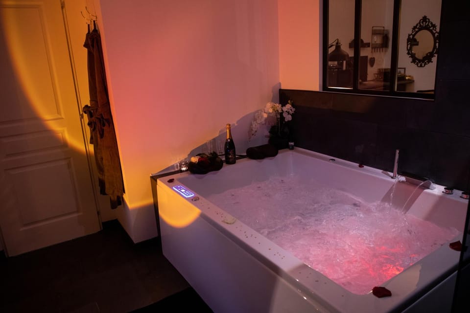 LOVER'S ROOM OR Bed and Breakfast in Hauts-de-France