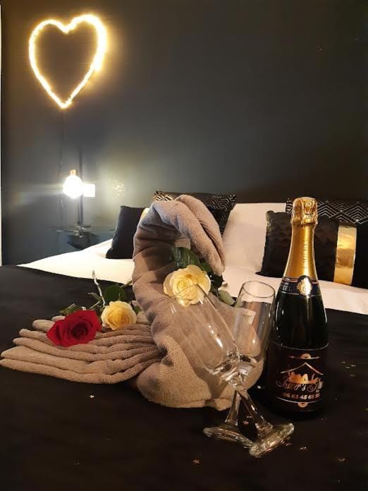 LOVER'S ROOM OR Bed and Breakfast in Hauts-de-France