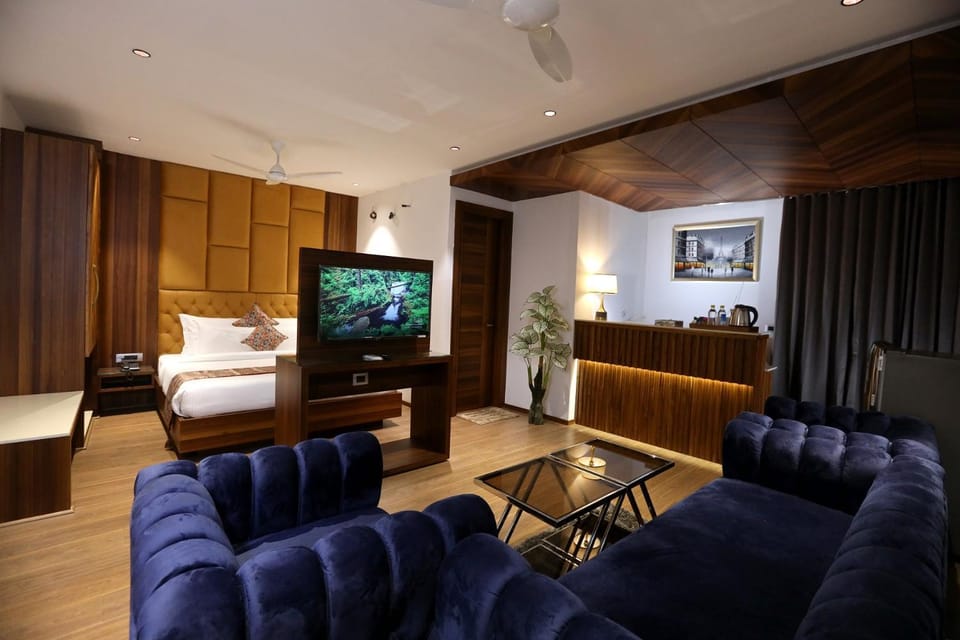 Communal lounge/ TV room, TV and multimedia, Living room, Lounge or bar, Seating area