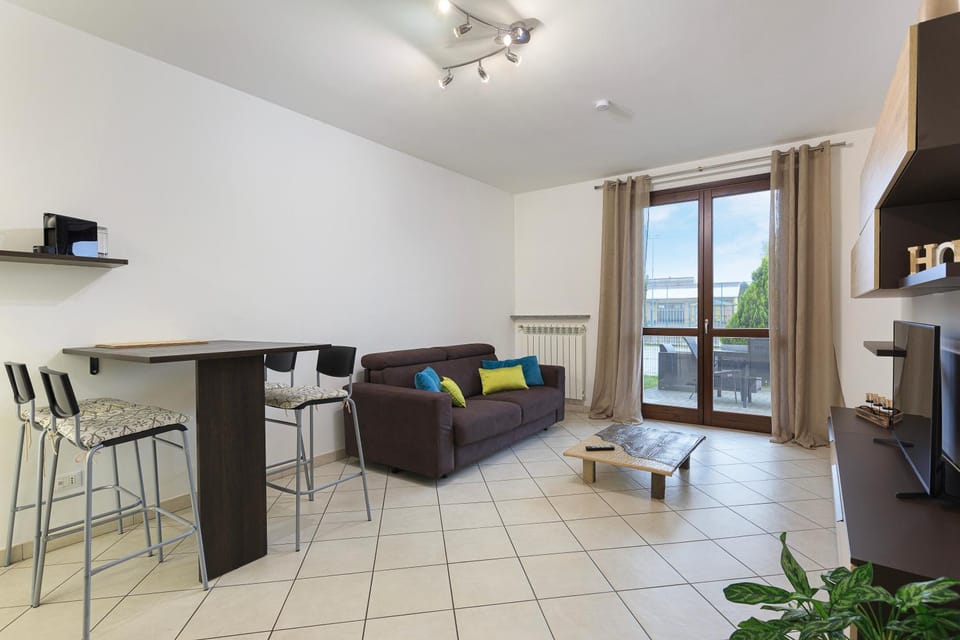 TV and multimedia, Living room, Seating area, Dining area, kitchen