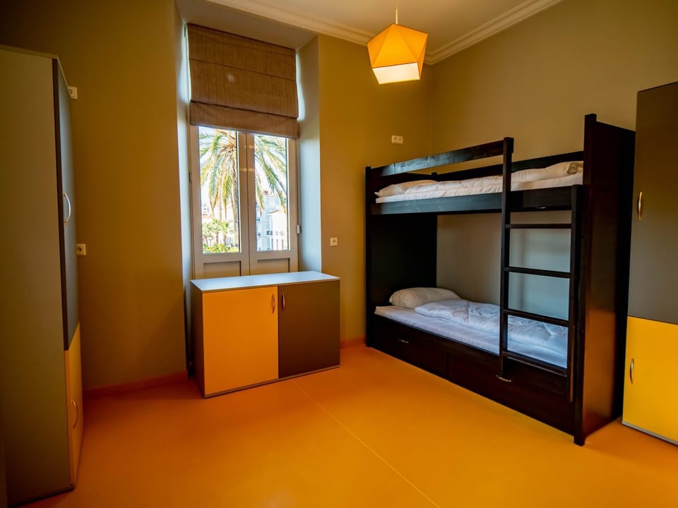 Bed, Photo of the whole room, bunk bed