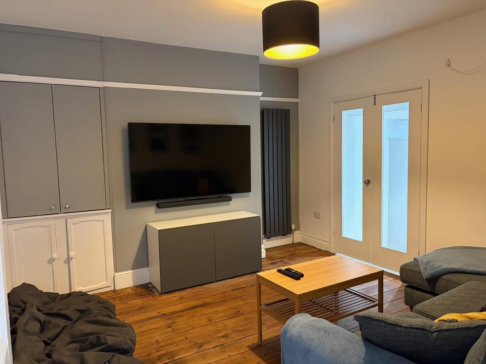 Communal lounge/ TV room, TV and multimedia