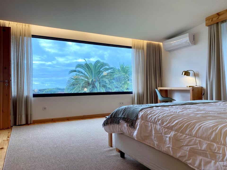 Bed, Photo of the whole room, Bedroom, air conditioner